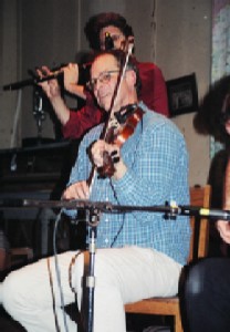 Rodney Miller and Airdance playing at the Guiding Star Grange. (Photo: Jeanette Mill.) [Rodney Miller played at the 1992 National Folk Festival, at the ANU, Canberra.]